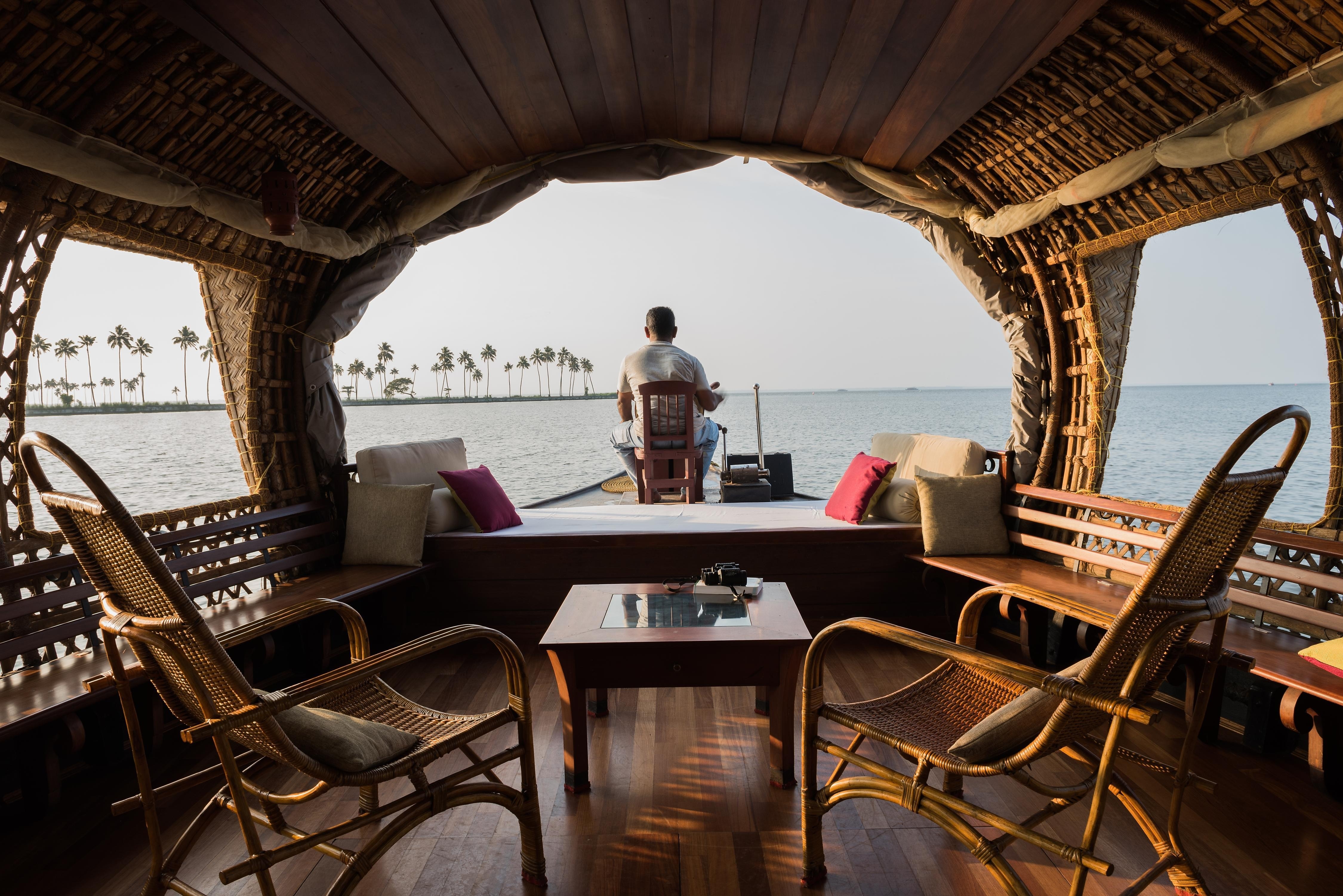 XANDARI RIVERSCAPES HOUSEBOAT